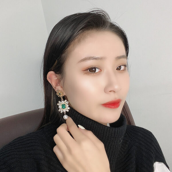 Light Luxury Lady Personalized Long Earrings - Image 2