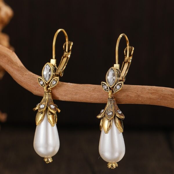 Women's Retro Fashion Creative Women's Earrings - Image 2