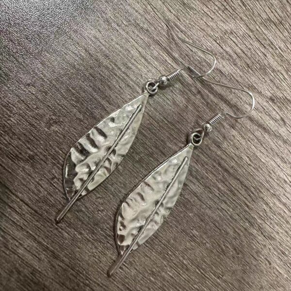 European And American Ornament Leaf Pendant Earrings - Image 2