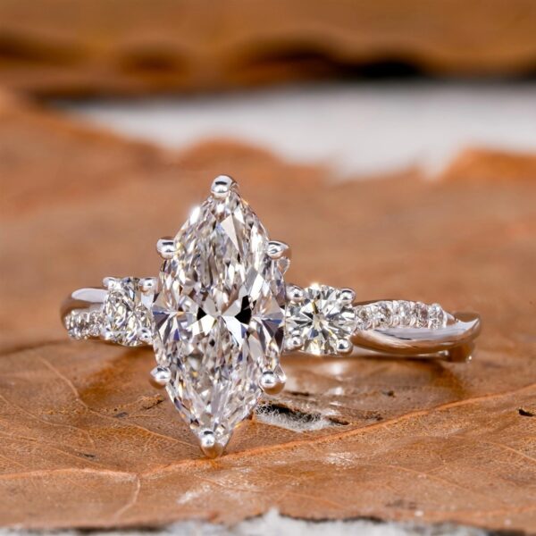 Elegant Large Horse Eye Zircon Ring Fashion Women - Image 4