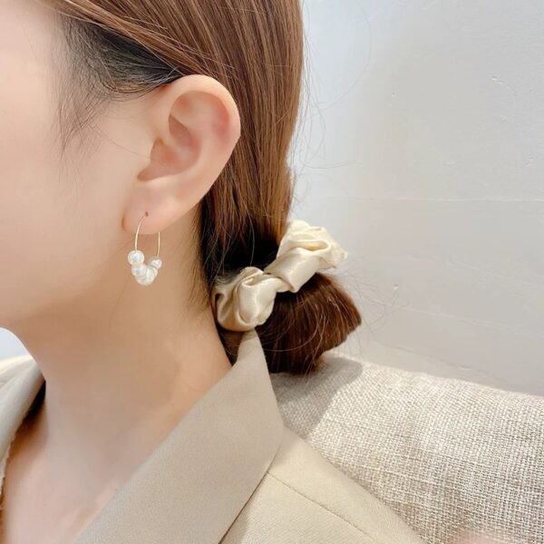 Simple Pearl Grace Internet Celebrity Hoop Earrings - Image 4