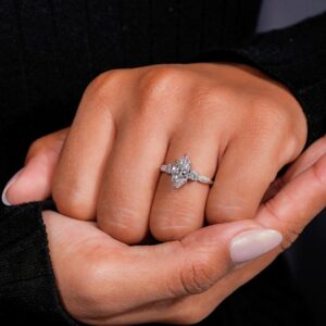 Elegant Large Horse Eye Zircon Ring Fashion Women