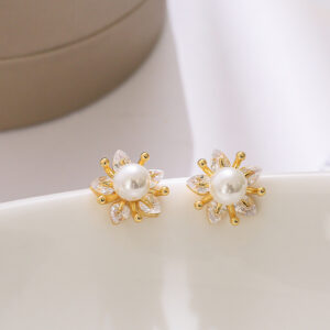 Natural Freshwater Pearl Strong Light Earrings