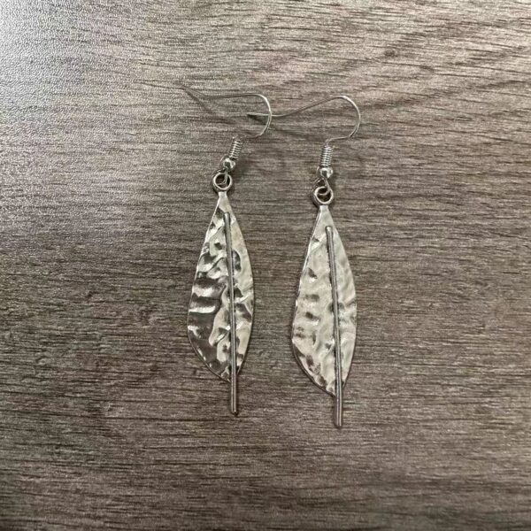 European And American Ornament Leaf Pendant Earrings - Image 5