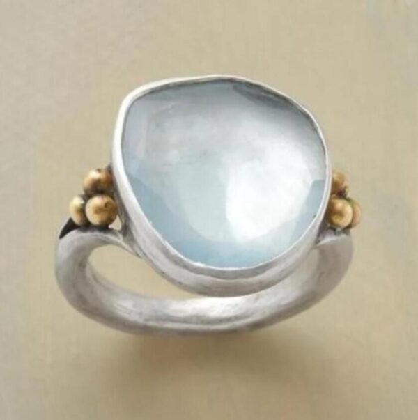 Popular Creative Vintage Court Style Moonstone Ring