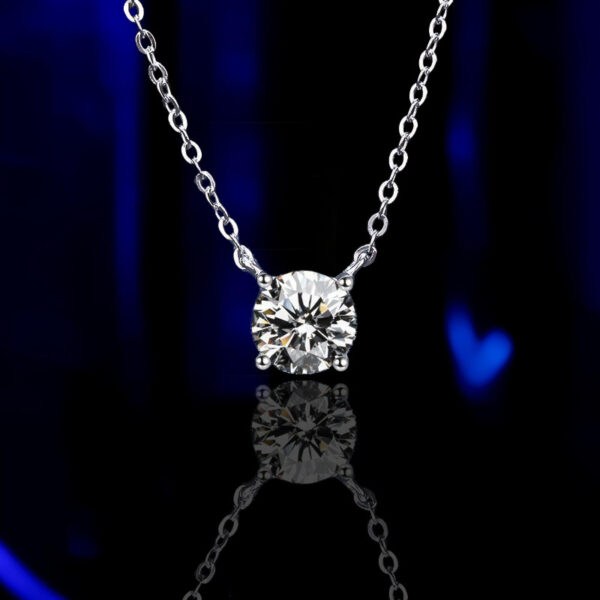 Light Luxury Four-claw S925 Sterling Silver Moissanite 1 Karat Necklace For Women - Image 2