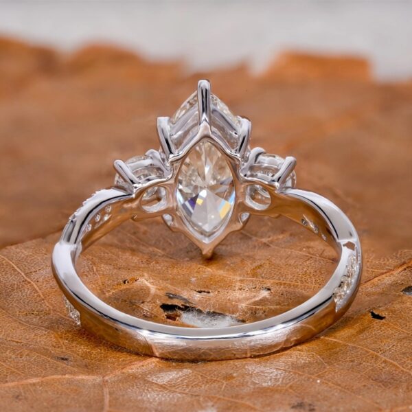 Elegant Large Horse Eye Zircon Ring Fashion Women - Image 5