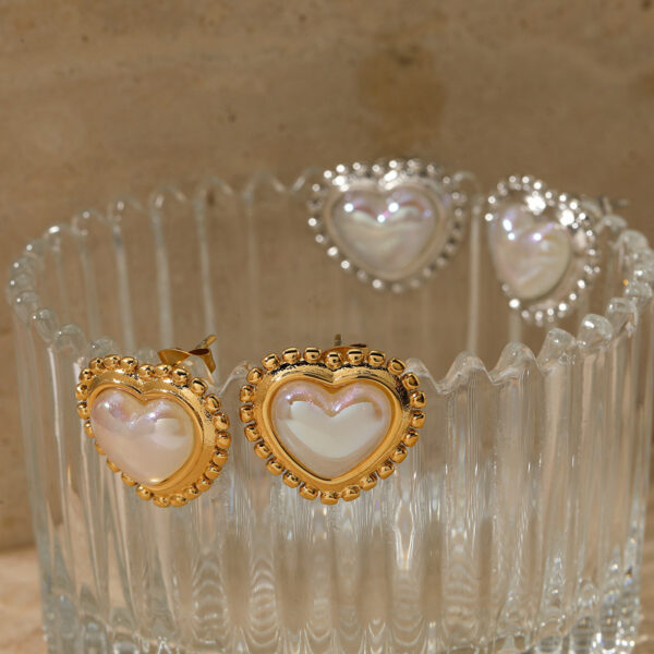 Temperament Entry Lux New 316 Stainless Steel Love Heart Stud Earrings - Image 2