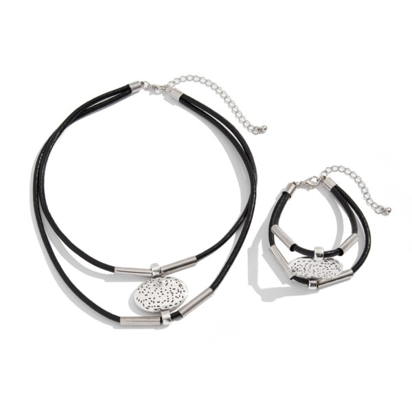 Simple Double-layer Elbow Necklace Retro Ethnic Relief Short Pendant Necklace Necklace For Women - Image 5