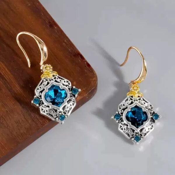 Vintage Sapphire Carved Earrings Women's Light Luxury Court Style - Image 4