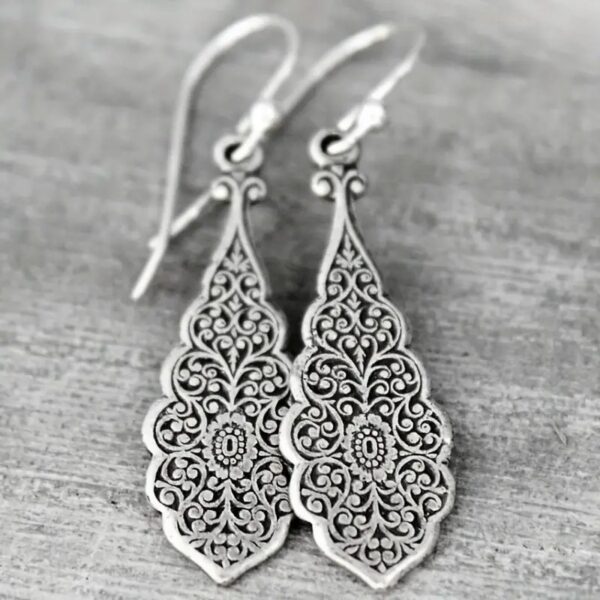 Ice Flowers Embossed Pattern Pendant Classic Matching Earrings - Image 3
