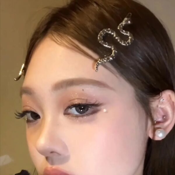 Retro Creative Snake-shaped Dark High-grade Versatile Personalized Cold Style Side Clip Fashion - Image 4