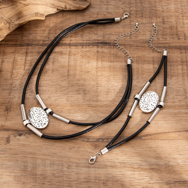 Simple Double-layer Elbow Necklace Retro Ethnic Relief Short Pendant Necklace Necklace For Women - Image 4