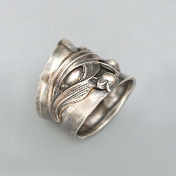 Fashion Goth Lily Flower Ring - Image 3