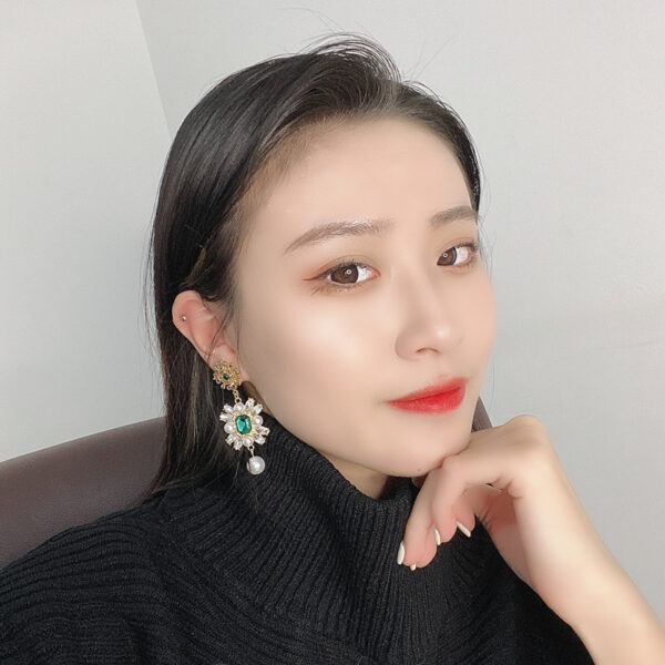 Light Luxury Lady Personalized Long Earrings - Image 4