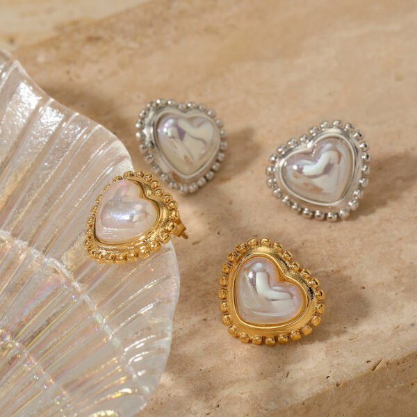 Temperament Entry Lux New 316 Stainless Steel Love Heart Stud Earrings - Image 3