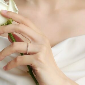Hot Mining Simple Bright Moissanite Ring